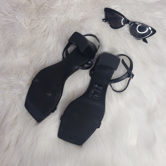 Black summer sandals - Picture 2 of 3